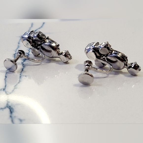 Vintage- Hollywood Regency Screwback Earrings- 1" - Picture 4 of 7